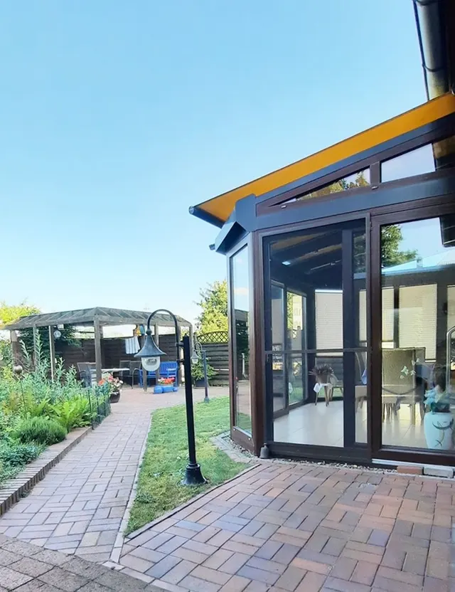 Blick in den Garten mit Wiga