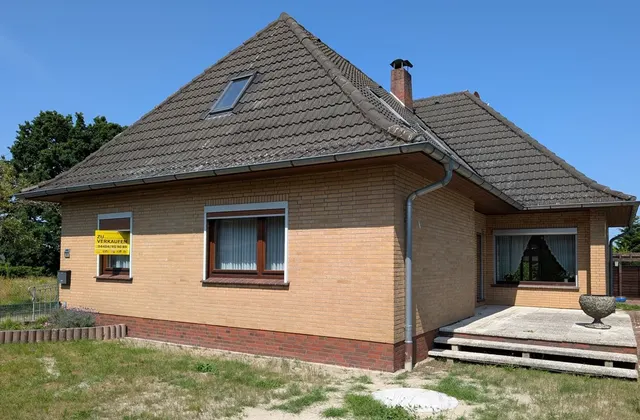 Frontansicht mit 2. Terrasse