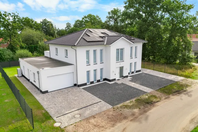 Moderne Villa mit Garage