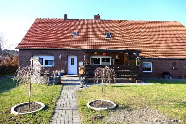 Großes Grundstück. Starke Lage. Neue Möglichkeiten.
Einfamilienhaus auf 1.090 m² in zentraler Lage von Esterwegen – provisionsfrei unter 200.000 €