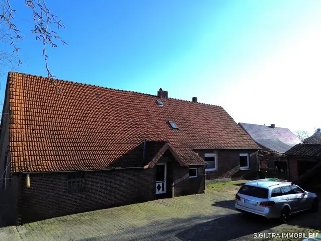 Großes Grundstück. Starke Lage. Neue Möglichkeiten.
Einfamilienhaus auf 1.090 m² in zentraler Lage von Esterwegen – provisionsfrei unter 200.000 €