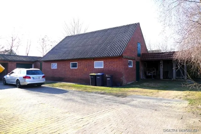 Großes Grundstück. Starke Lage. Neue Möglichkeiten.
Einfamilienhaus auf 1.090 m² in zentraler Lage von Esterwegen – provisionsfrei unter 200.000 €