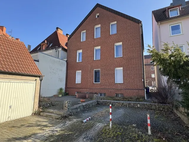 Innenhof mit Parkplätzen