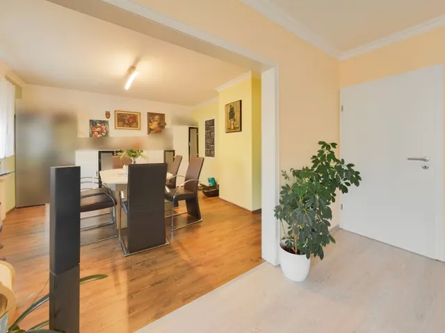 Blick ins Esszimmer