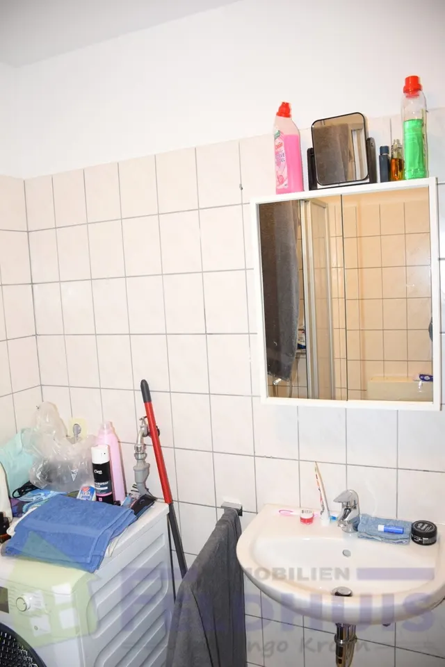 Badezimmer DG Wohnung links Bild 1