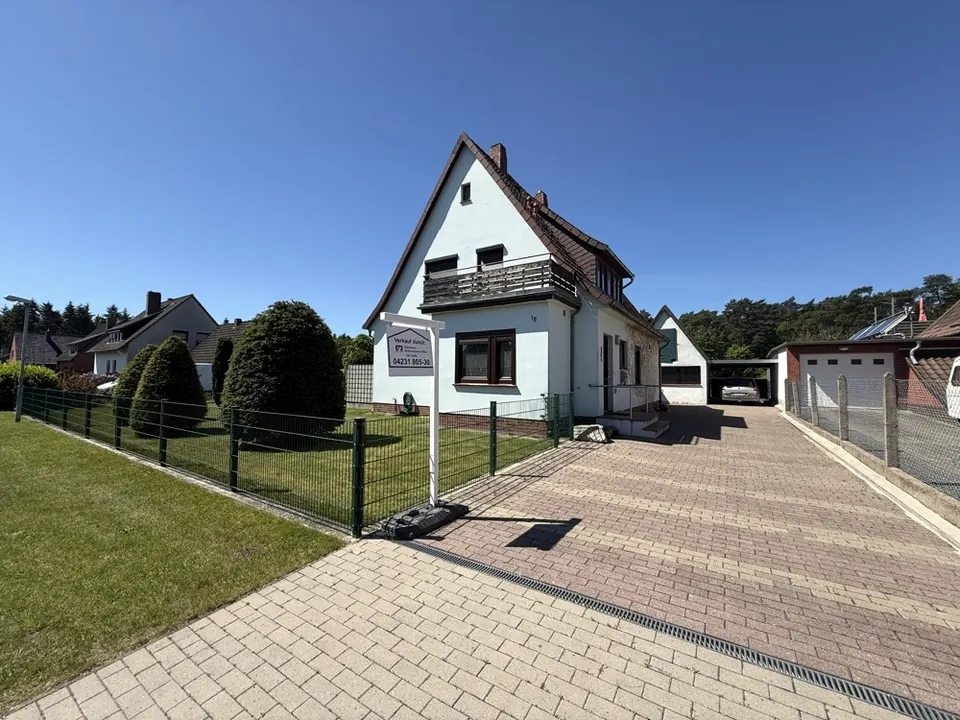 Dörverden: Charmantes Siedlungshaus mit Carport und Nebengebäude auf großem Gartengrundstück