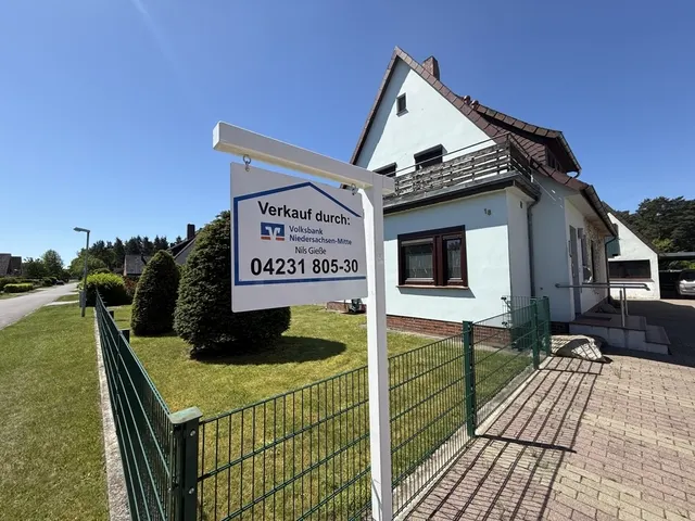 Dörverden: Charmantes Siedlungshaus mit Carport und Nebengebäude auf großem Gartengrundstück