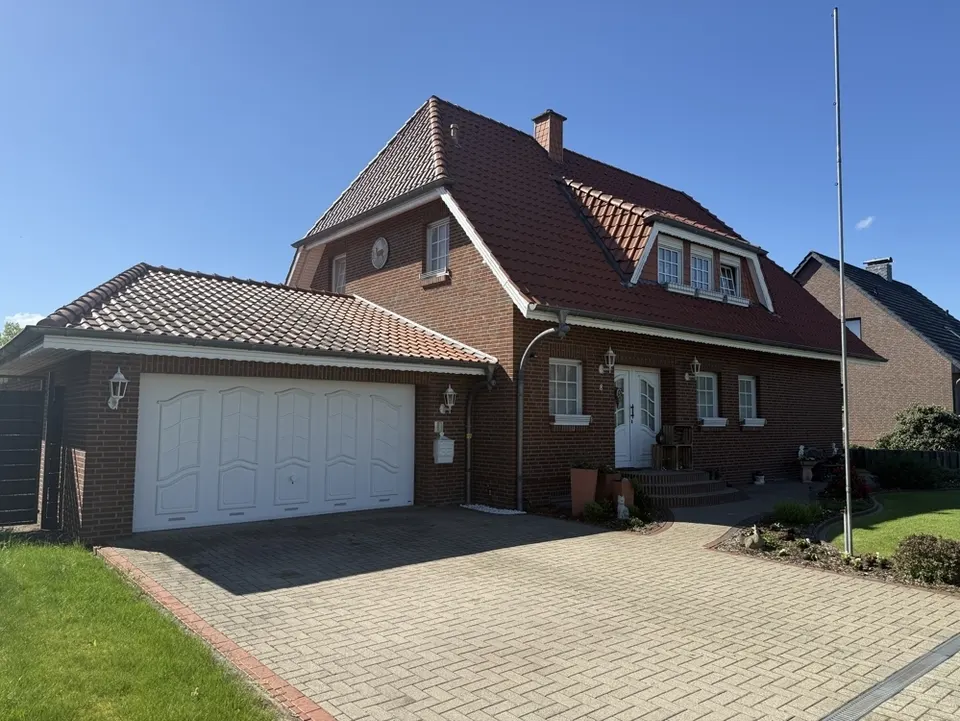 Dörverden-Hülsen: Solides Einfamilienhaus mit Vollkeller, Doppelgarage Außenpool und vielem mehr...
