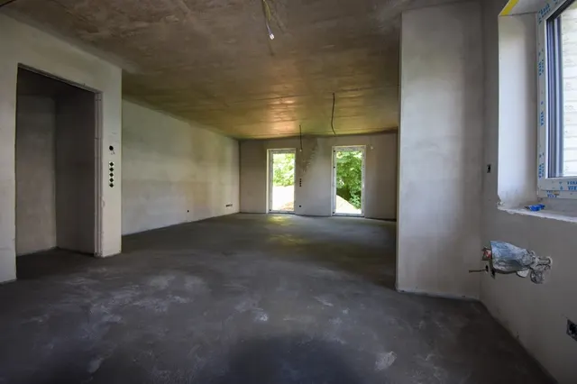 Blick in den großzügigen Wohnraum