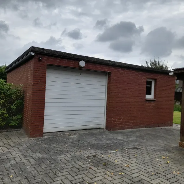 Garage mit Geräteraum