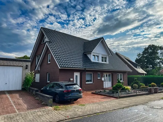 Alle unter einem Dach! Einfamilienhaus mit Einliegerwohnung & viel Platz!