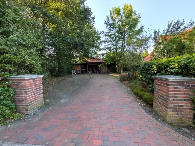 Einfahrt Wohnhaus