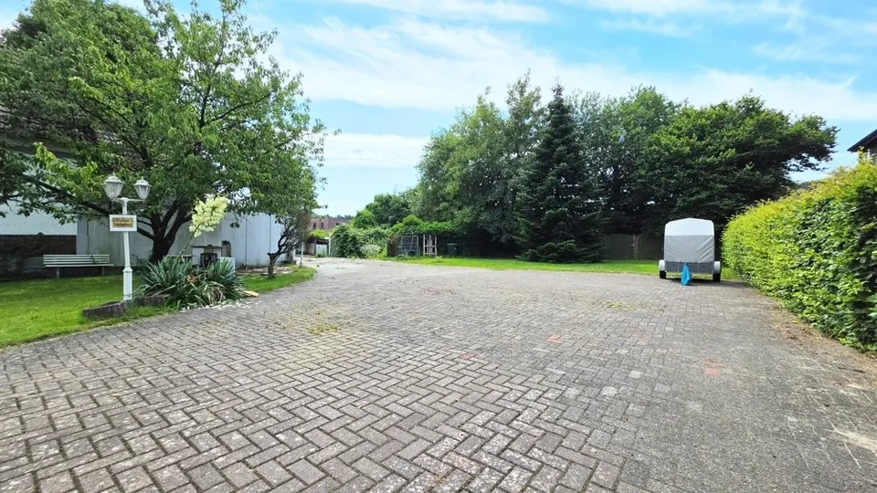 Großes Grundstück für Mehrfamilienhaus-Bebauung