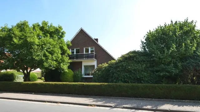 Straßenansicht