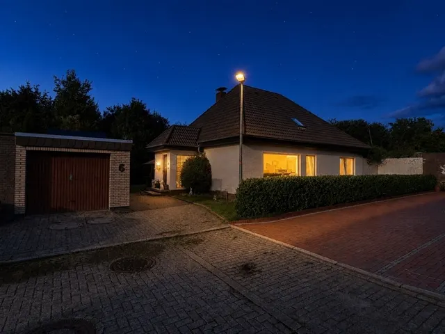 Hausansicht bei Abenststimmung