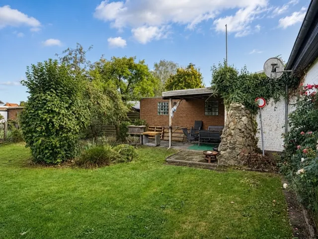 Garten/Obstbäume/Terrasse