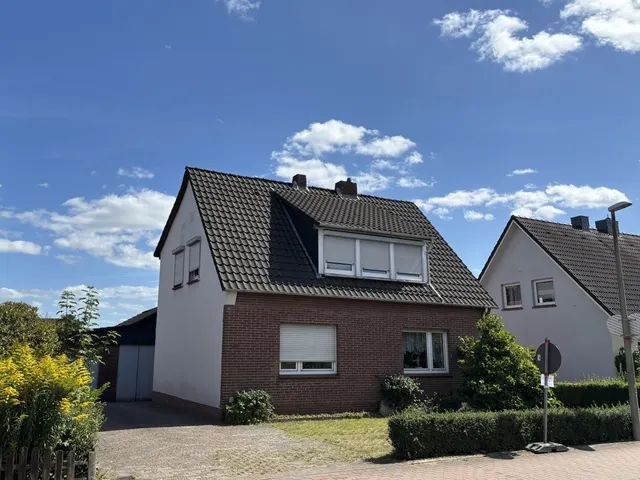 Renovierungsbedürftiges Zweifamilienhaus in beliebter Lage von Rastede