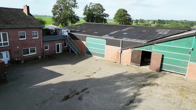 10,3 ha Landwirtschaftliche Hofstelle mit Milchviehstall, Maschinenhalle und Grünland im Außenbereich von Elsfleth