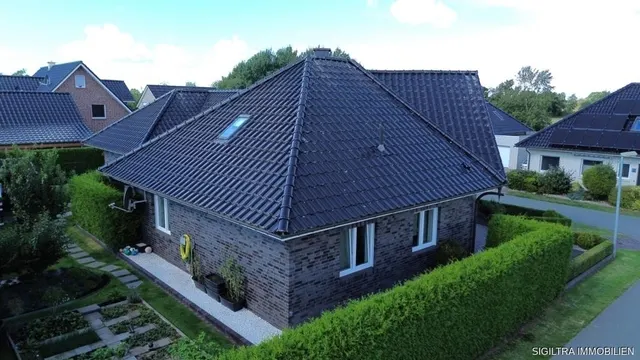 PROVISIONSFREI – Wie Erstbezug! Außergewöhnlicher Bungalow im Herzen von Esterwegen für Jung & Alt