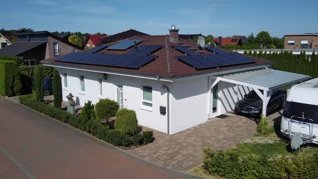 V1702 Straßenansicht mit Carport