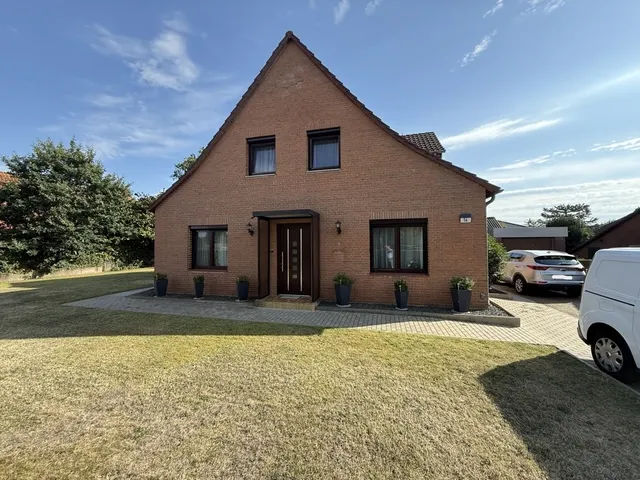 Dörverden-Stedorf: Modernisiertes Einfamilienhaus mit Wintergarten, Doppelgarage und großem Garten