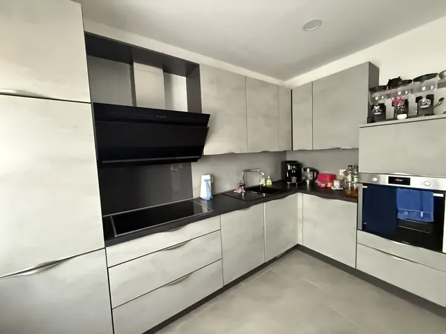 Dörverden-Stedorf: Modernisiertes Einfamilienhaus mit Wintergarten, Doppelgarage und großem Garten