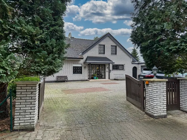 Eindrucksvolles Familienhaus mit viel Platz!