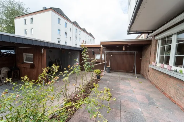 Terrasse mit Blick auf den Schuppen