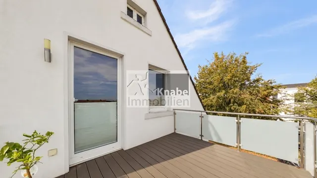 großer Balkon zum relaxen