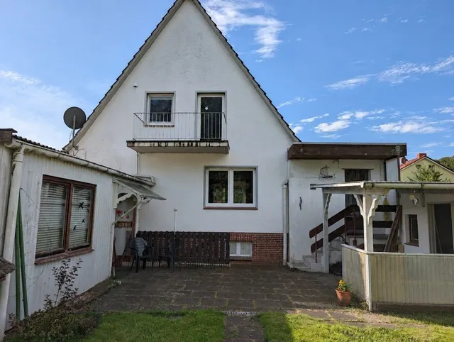 Rückansicht mit Terrasse